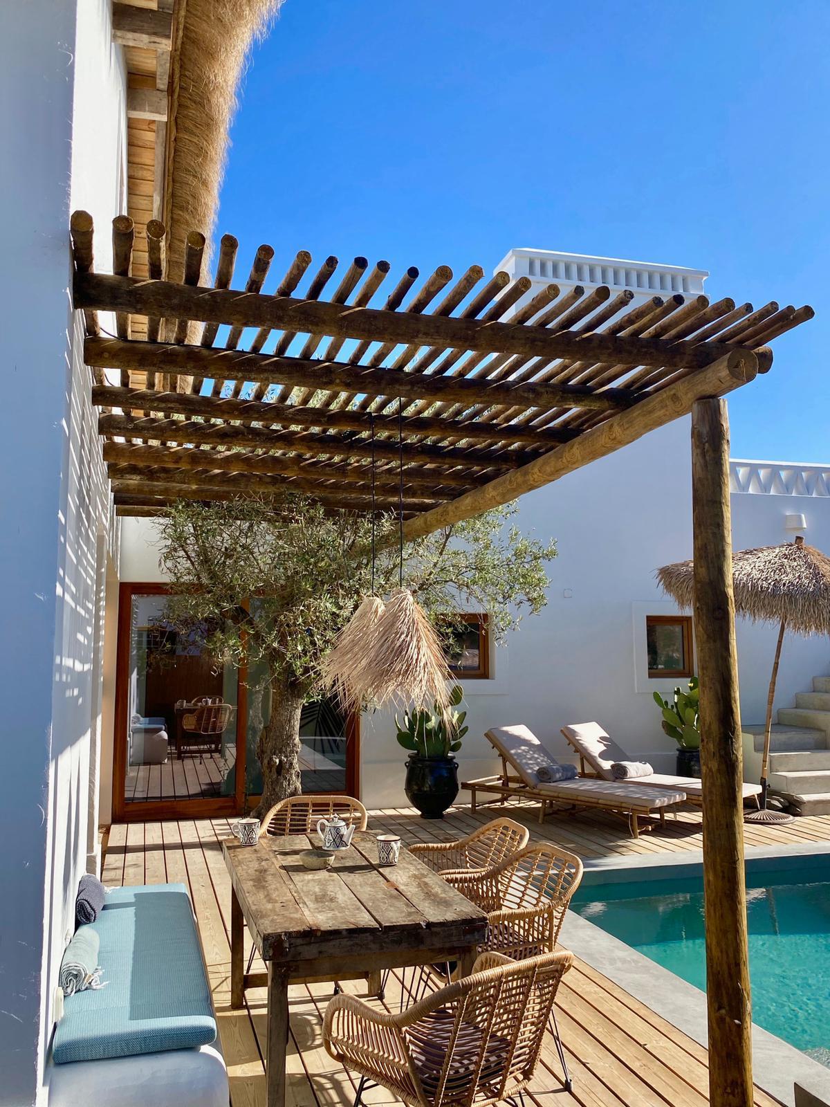 Sadocer - Área externa com pérgola e piscina